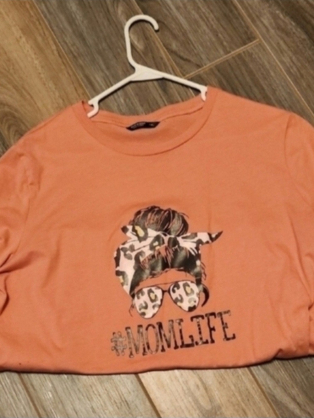 #MOMLIFE T-shirt